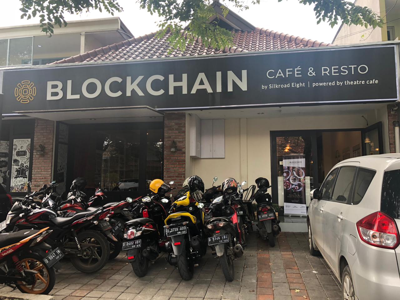 Sabtu pekan lalu (3 Novemebr 2018) Tokocrypto diundang dalam acara Blockchain Meetup Bandung bersama 2 blockchain proyek yaitu SwipeCrypto (SWIPE) dan Silkroad Eight Token (SET) yang berlangsung semi private di Blockchain Cafe & Resto, Bandung.